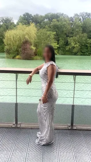 Aina, 40 años